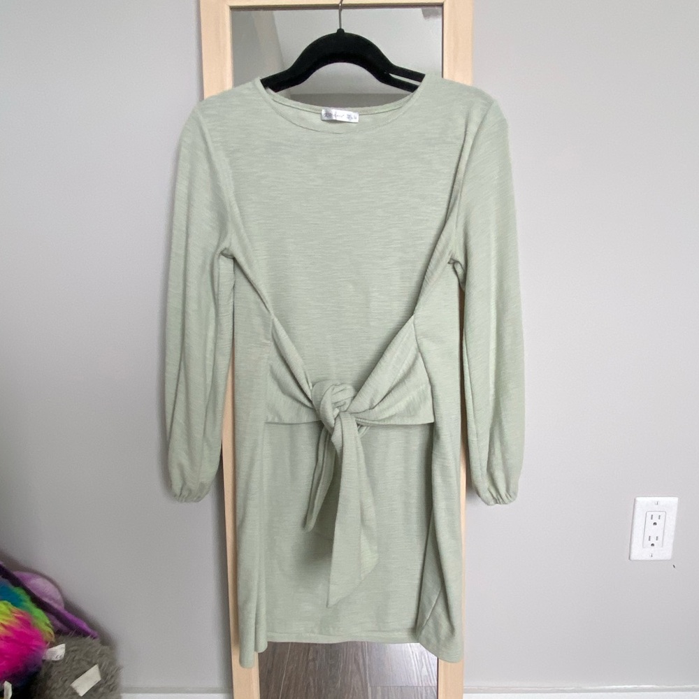 Lightweight comfortable dress, tie waist